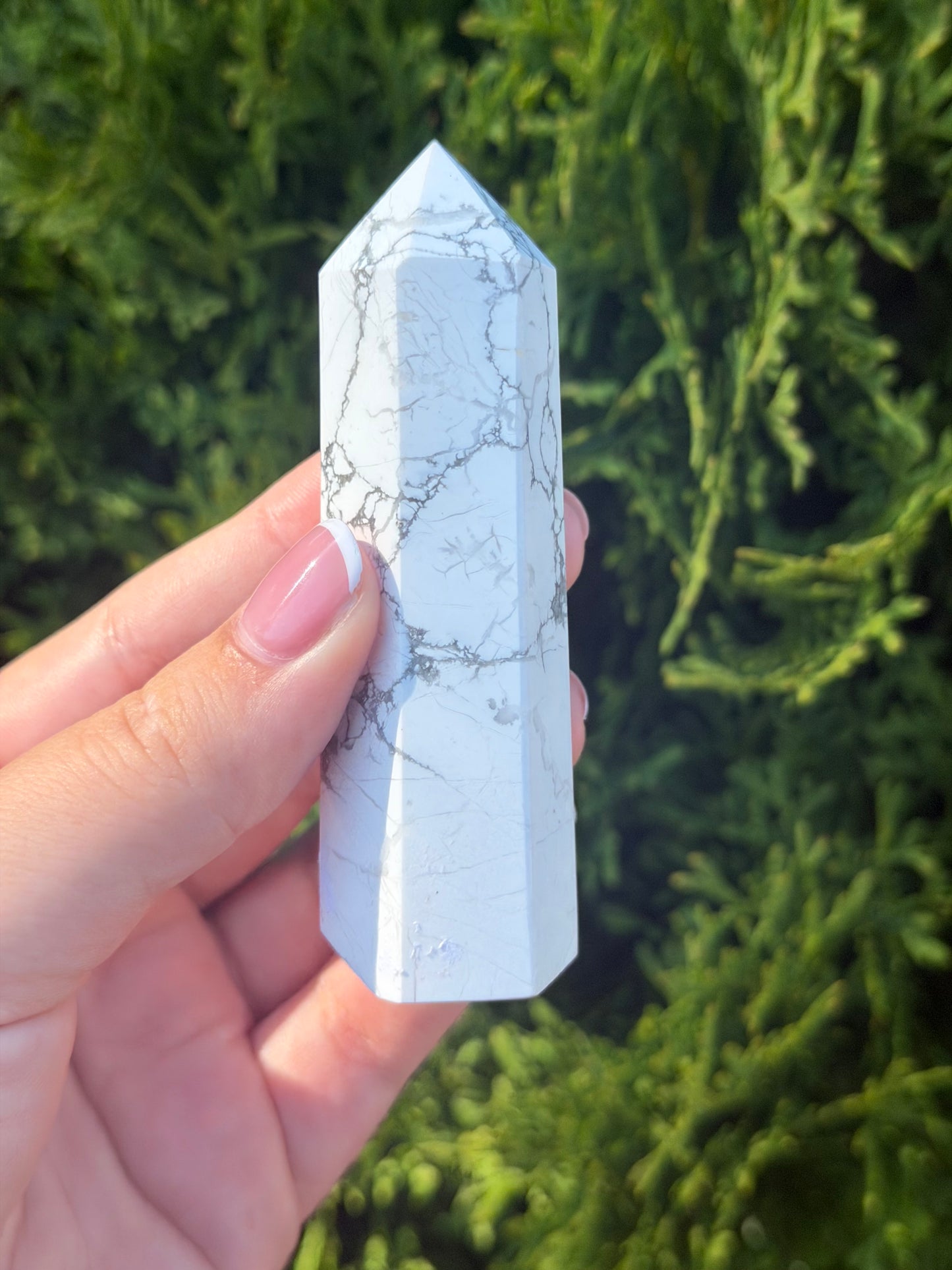 Howlite Point
